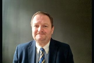 Ekonom popsal překvapivý důvod, proč benzinky brutálně zdražily. A proč "škodí" řepka